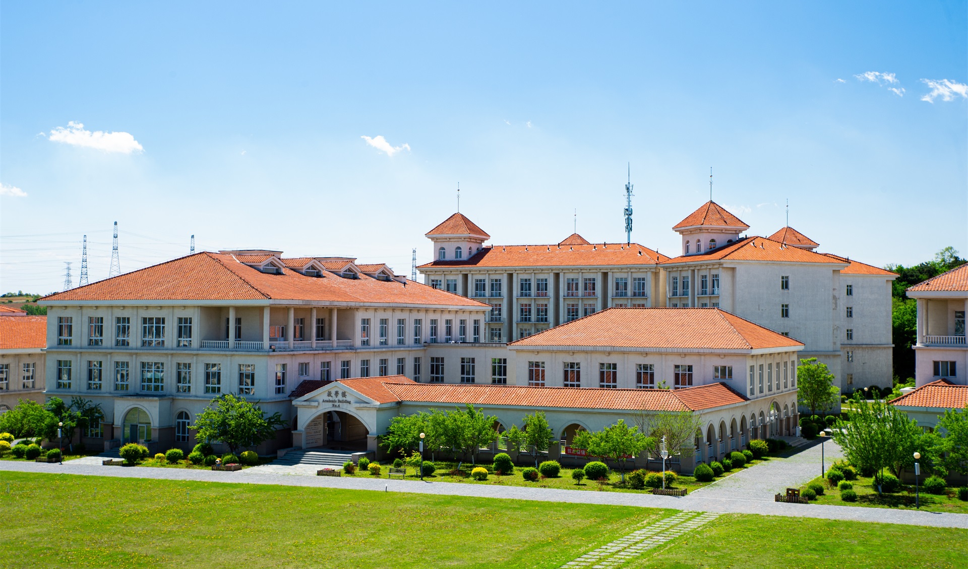 辽宁何氏医学院 gallery image 2
