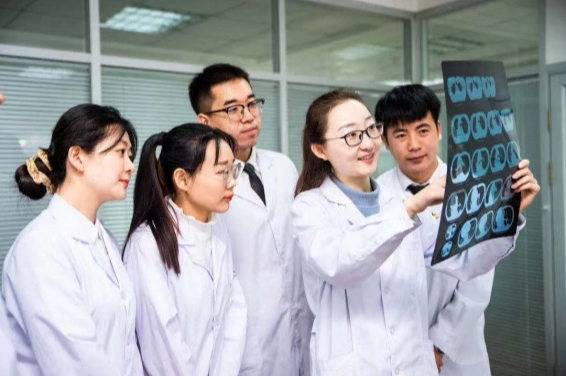 图6 医学影像诊断医生_副本.jpg