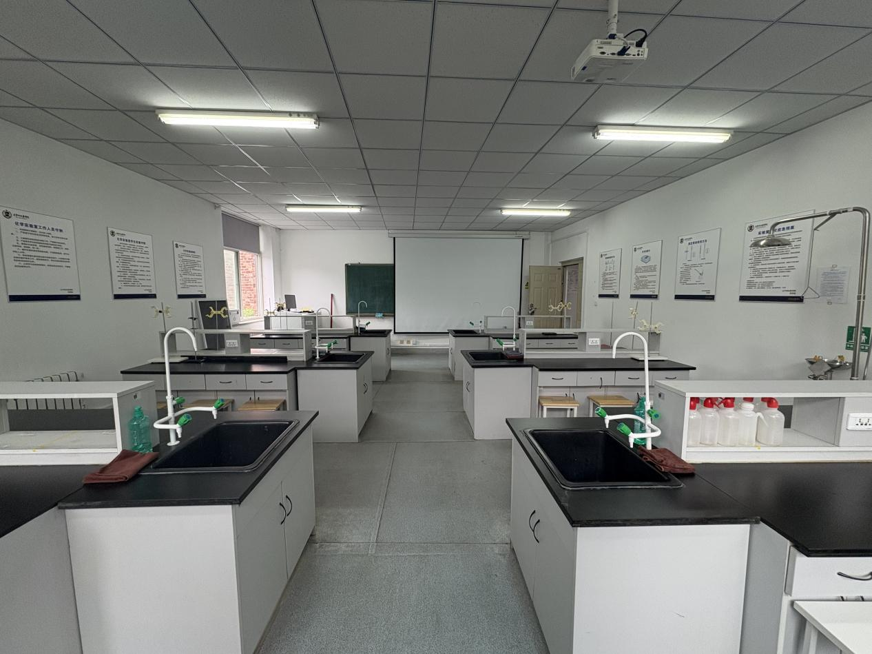 药学院分析化学实验室.png