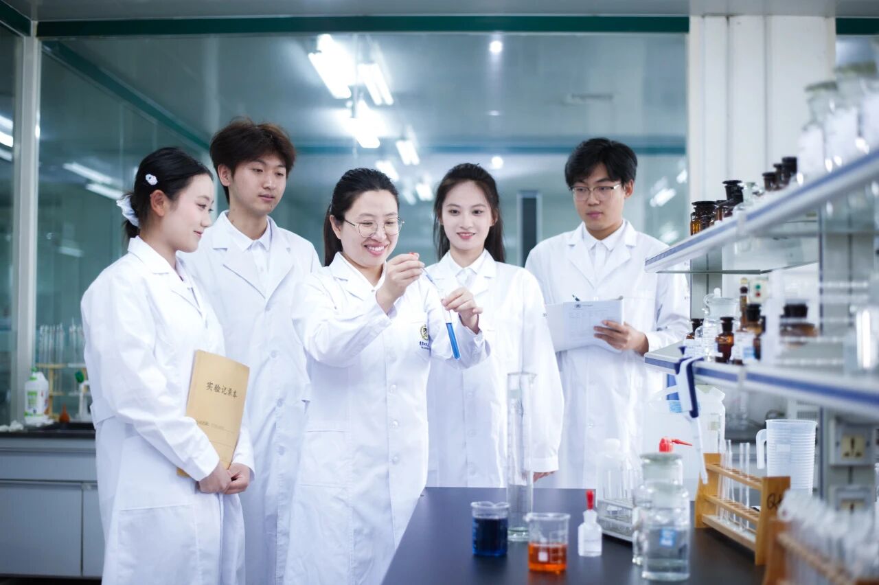 【师德榜样】周颖：以科研为舟，以仁心为桨——做学生奔赴星辰大海的“摆渡人”