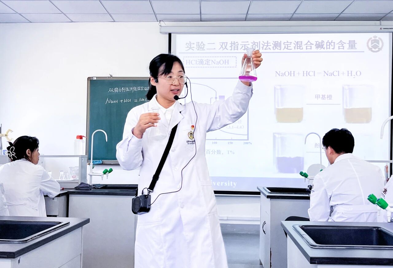 我校第三届党员教师公开课评比观摩活动圆满落幕