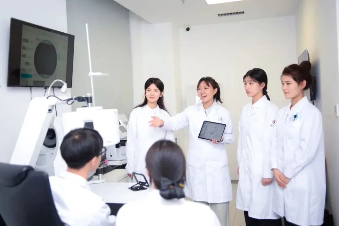 【师德榜样】邓韫：师者如光，微以至远