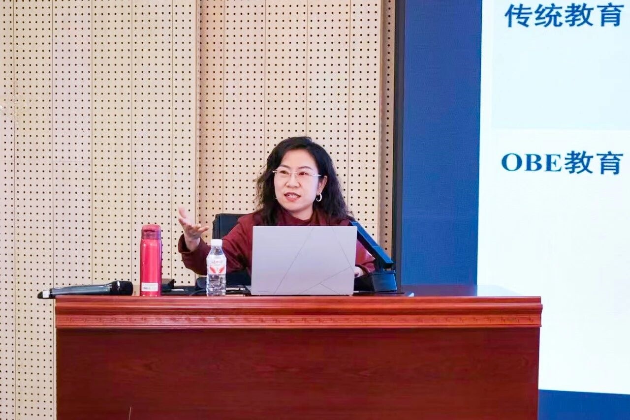 深化OBE理念，探索数智课堂新路径丨我校举办“AI赋能医学教育课程建设与应用实践”工作坊